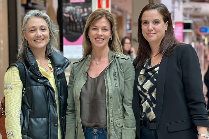 *De izquierda a derecha: Cleo Webb, Lorena Ponce de León y Paula Rial.*