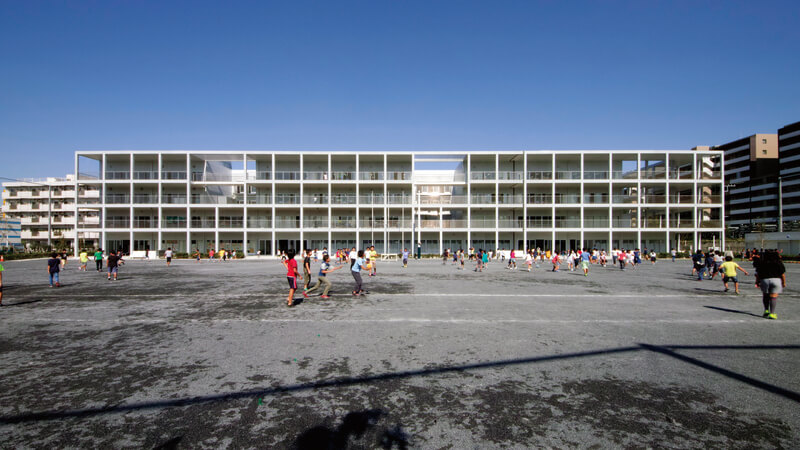 *Escuela Primaria de Koyasu / Fotografía: Cortesía de Mitsumasa Fujitsuka / Vía: The Pritzker Architecture Prize.*