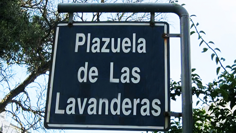 *Cartel de la Plazuela de las Lavanderas. / Crédito de imagen: Condeblanco / Vía: Wikimedia Commons CC BY-SA 4.0 DEED.*