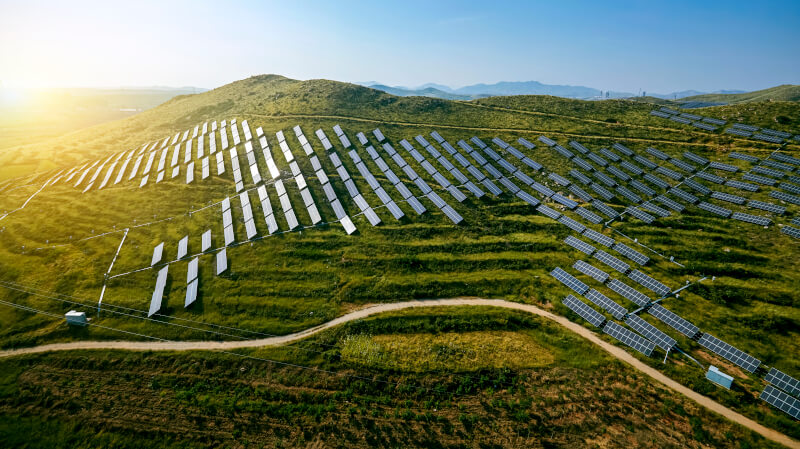 Beneficios de la energía solar fotovoltaica en suelos y cultivos