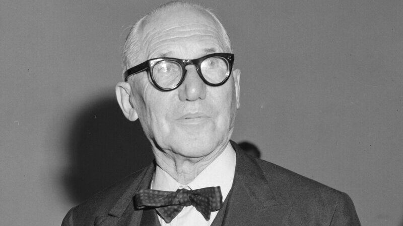 *Le Corbusier (26 de setiembre de 1964) / Crédito de imagen: Joop van Bilsen / Anefo / Vía: Wikimedia Commons*