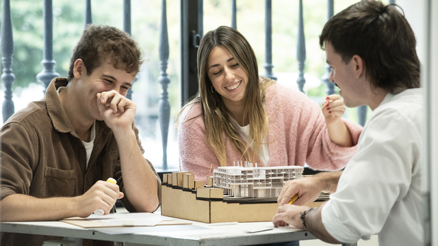 Conocé las dinámicas de una clase en la Facultad de Arquitectura