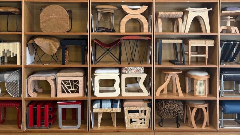 Exposición de pufs 2025: desafío creativo para los estudiantes de Diseño de Interiores