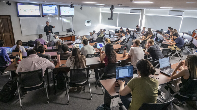 Conferencia del Arq. Infanzón en Facultad de Arquitectura de la Universidad ORT Uruguay.