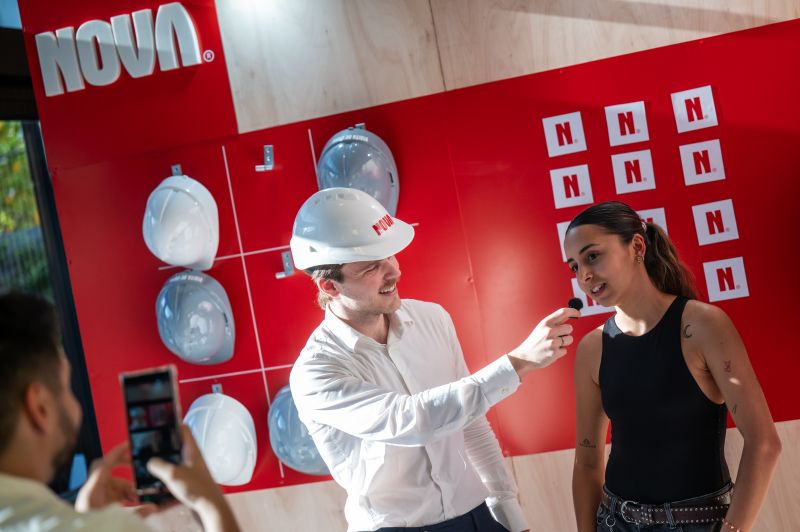 Santiago Romero entrevista a estudiante de arquitectura de ORT.