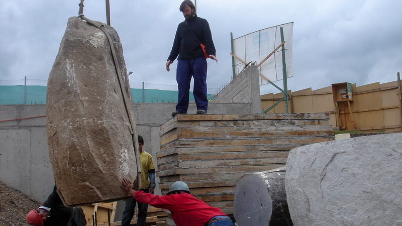 *Arq. Smiljan Radić en la obra del Restaurant Mestizo / Foto: cortes&iacute;a de Marcela Correa / V&iacute;a: The Pritzker Architecture Prize*