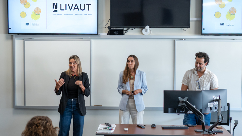 *Representantes de LIVAUT: Psj. Mar&iacute;a Gomensoro, Psj. Valentina Valin y Psj. Joaqu&iacute;n Gonz&aacute;lez**