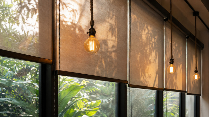 Ejemplo de c&oacute;mo integrar una combinaci&oacute;n de luz natural y luz artificial en dise&ntilde;o de interiores.