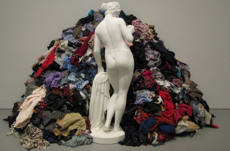 *Michelangelo Pistoletto, Venere degli stracci, 1967-1969, cement cast covered in mica, colored rags, 280 x 150 x 100 cm, private collection / Anales de Investigaci&oacute;n en Arquitectura | Vol. 15 N.&ordm; 1, enero-junio de 2025*