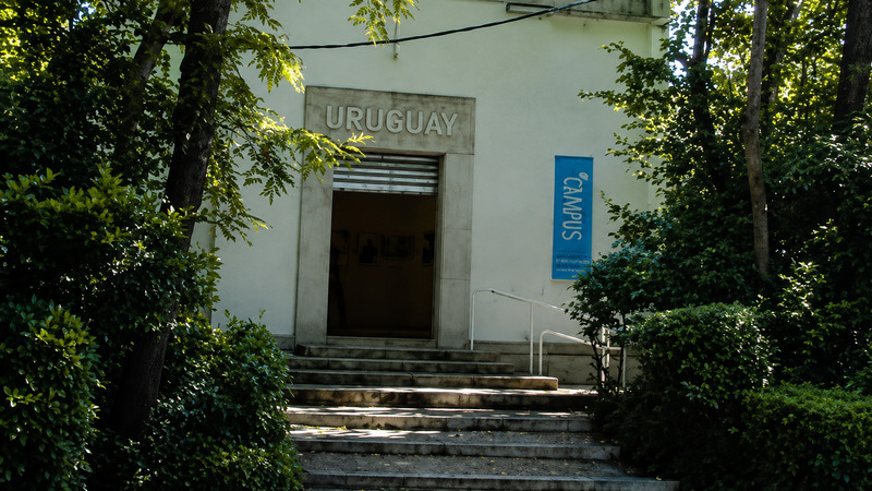 Fotograf&iacute;a de la entrada al Pabell&oacute;n de Uruguay en la Bienal de Arquitectura de Venecia, proyecto: Laboratorio de Urbanismo Pol&iacute;tico.