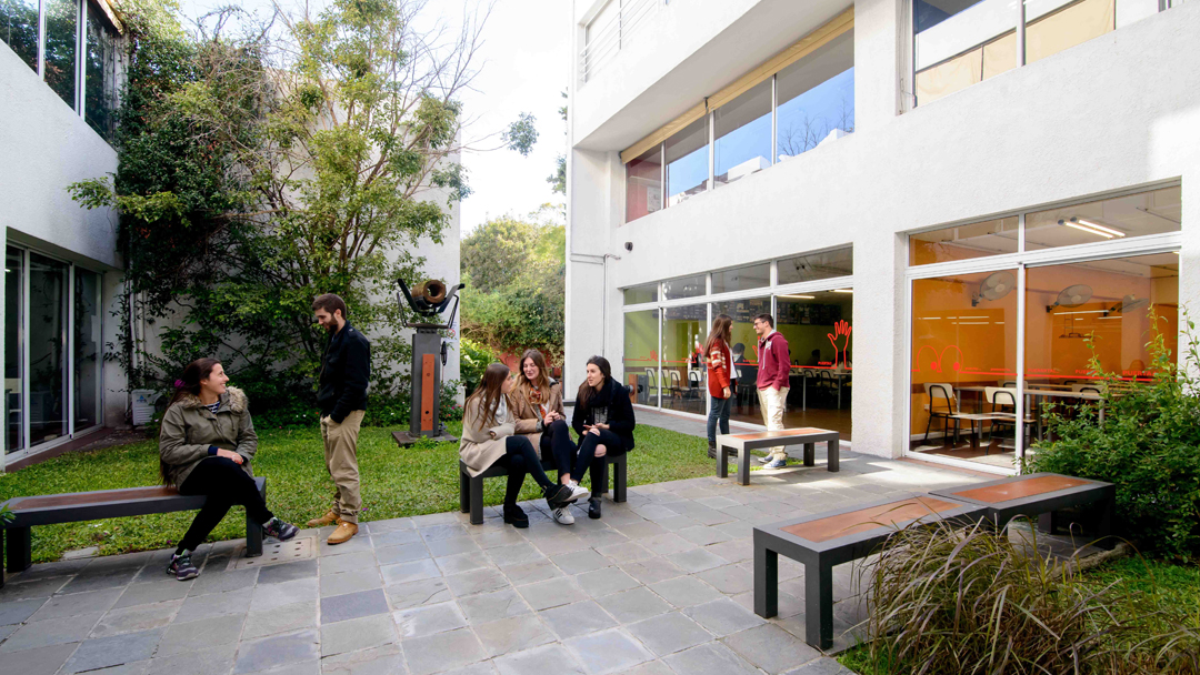 Patio Facultad de Arquitectura - Universidad ORT Uruguay